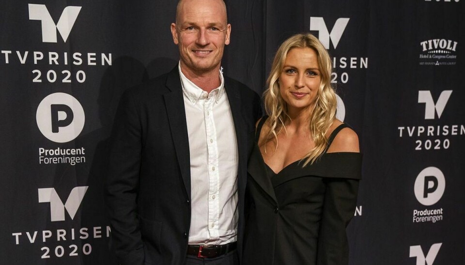 47-årige Lasse Sjørslev og 31-årige Josefine Høgh bekræftede deres forhold i februar 2019 og giftede sig ved et julebryllup den 29. december samme år.