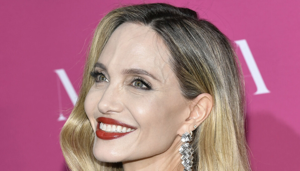 Angelina Jolie er ifølge mediet Variety blandt den foreløbige favorit til at hjemtage en Oscar i kategorien Bedste Kvindelige Hovedrolle for sit portræt af operasangeren Maria Callas i den biografiske film 'Maria', hvor hun spiller over for danske Caspar Phillipson.