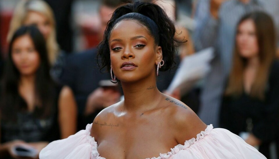 Rihanna anlagde tilbage i 2019 sag mod sin egen far. Nu har hun anmodet om at få droppet sagen.