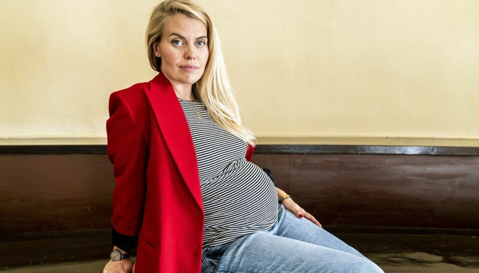 Anna Stokholm venter sit første barn med skuespilleren Simon Stenspil.