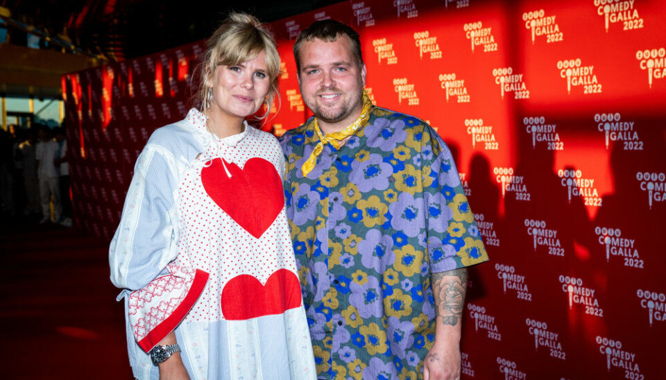 Joakim Ingversen danner til hverdag par med Sofie Linde, og de to har netop annonceret, at de i 2025 skal være værter sammen på et nyt DR-program ved navn 'Hotel Romantik'.