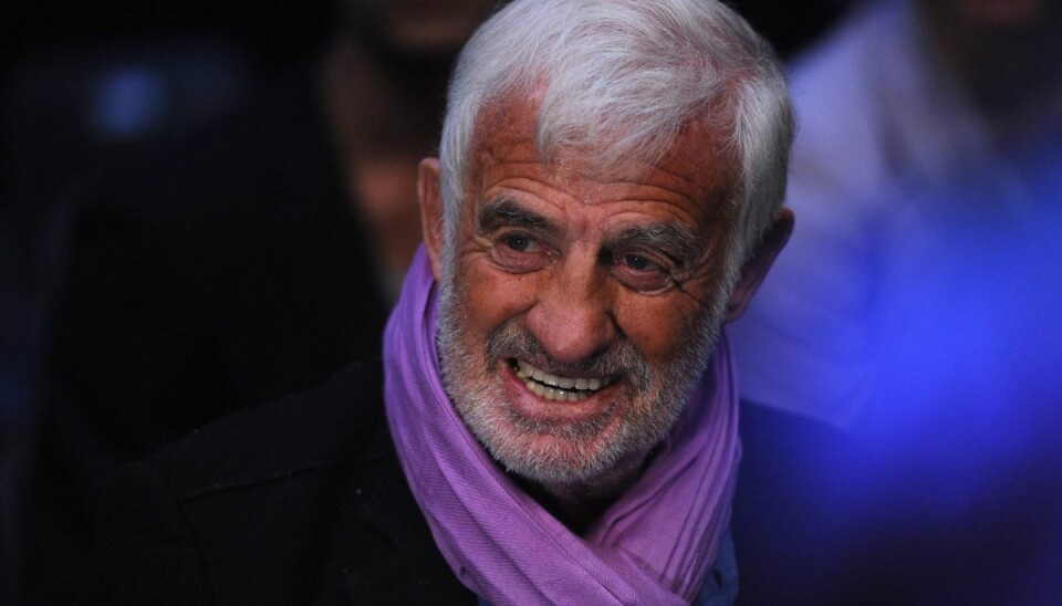 Belmondo var blandt fransk films største stjerner. Her ses han tilbage i 2012, da han var blandt publikum til en boksekamp i Düsseldorf. (Arkivfoto) Belmondo var blandt fransk films største stjerner. Her ses han tilbage i 2012, da han var blandt publikum til en boksekamp i Düsseldorf. (Arkivfoto)