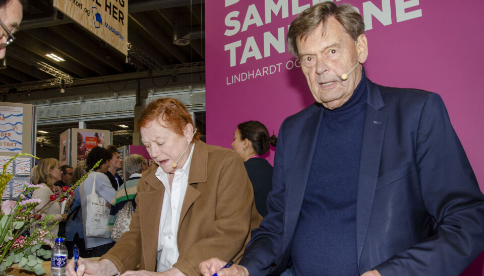 Ulf Pilgaard og Lisbet Dahl signerer bøger på bogmessen i Bella center.