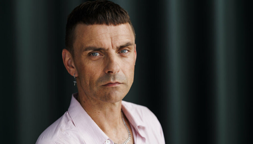 For dommer Simon Kvamm skaber 'X Factor' en god afveksling fra arbejdet med hans eget band Hugorm. Arbejdet i 'X Factor' fører til idéer, som han bruger i Hugorm og omvendt, fortæller han.