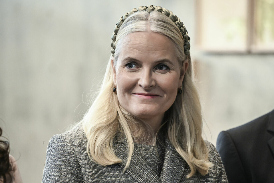 Ifølge vg.no advarede Mette-Marit sin søn om den forestående anholdelse.