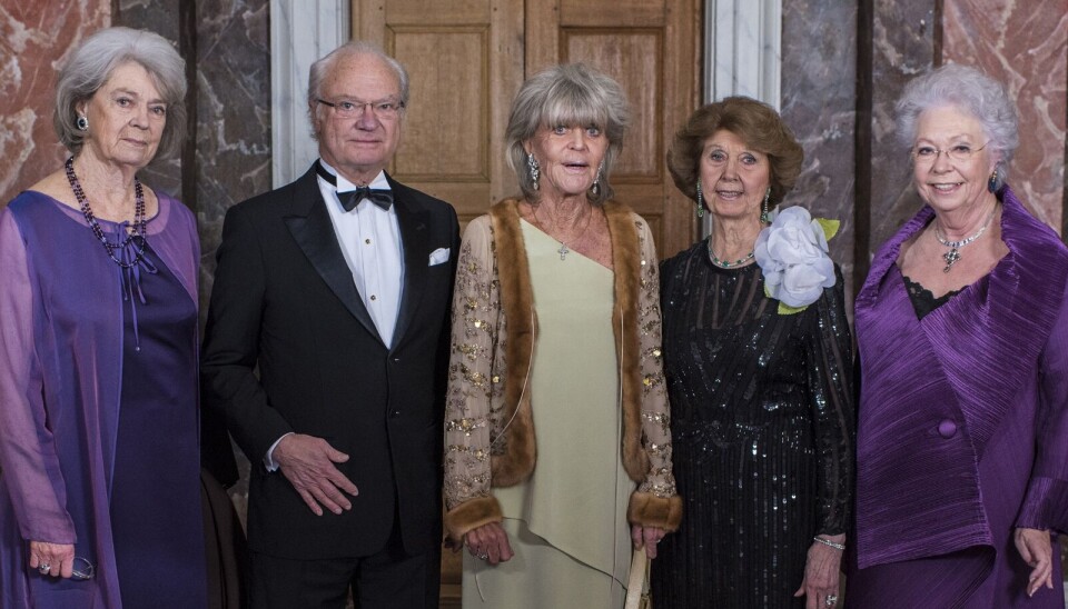 90-års fødselaren prinsesse Margaretha, yderst til venstre, ses her sammen med sine fire søskende, 78-årige kong Carl Gustaf, 87-årige prinsesse Birgitta, 86-årige prinsesse Désirée og 81-årige prinsesse Christina.