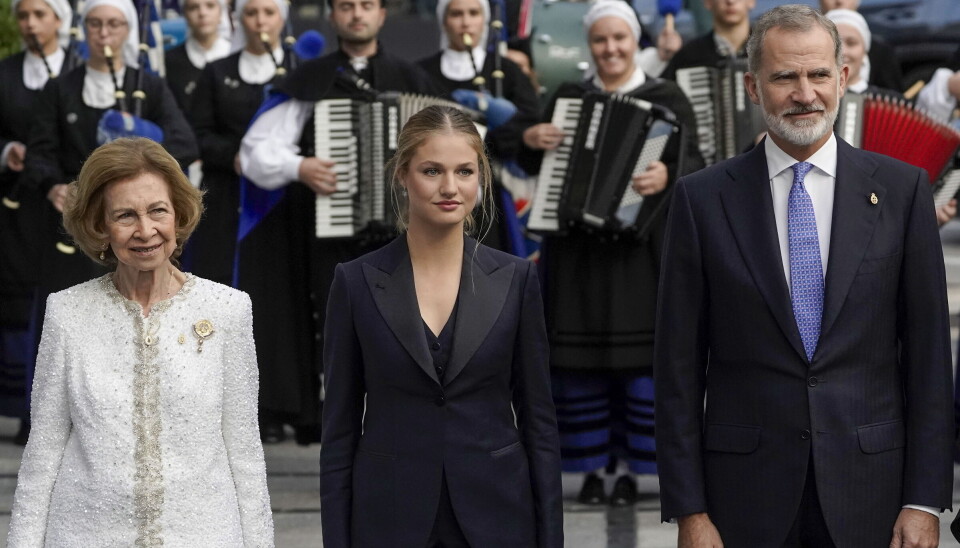 Tre generationer. Dronning Sofia ses her sammen med sin søn, kong Felipe, og sit ældste barnebarn, kronprinsesse Leonor.