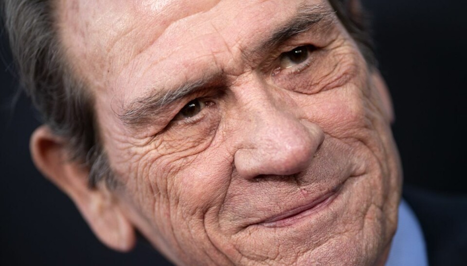 Tommy Lee Jones fylder 15. september 75 år. Her er han fotograferet ved premieren i 2019 på rumfilmen 'Ad Astra'. I filmen spiller han Brad Pitts far - en lighed der ikke er iøjnespringende.