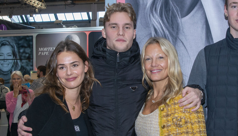 Caroline Fleming med sønnen Alexander Fleming og hans kæreste Cille på bogmessen 2024.