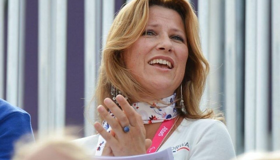 Prinsesse overrasker med ny bog Prinsesse Märtha Louise overrasker som medforfatter af ny strikkebog.