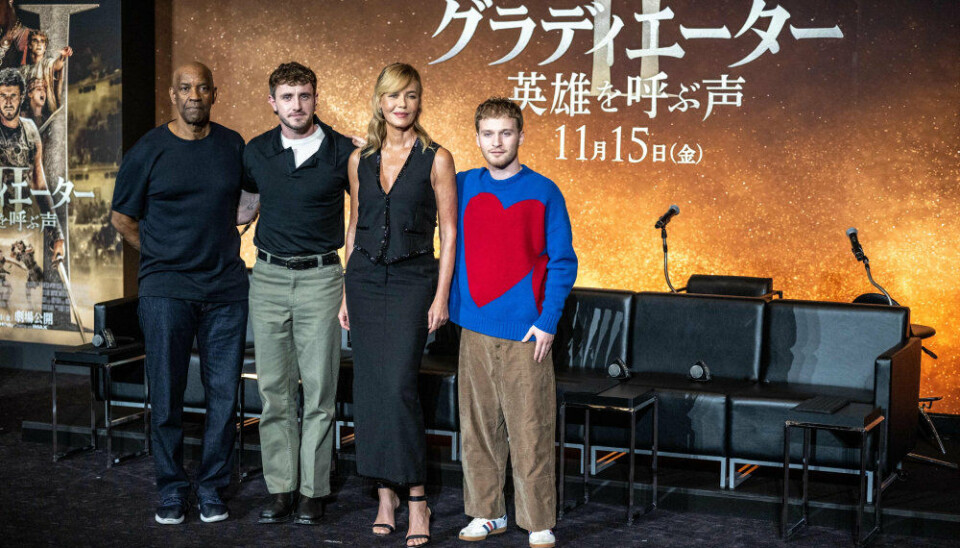 Connie Nielsen (anden fra højre) poserer side om side med Denzel Washington (yderst til venstre), Paul Mescal (anden fra venstre) og Fred Hechinger (yderst højre) ved et presseevent for 'Gladiator II' ved Tokyo International Film Festival (TIFF) 2024.