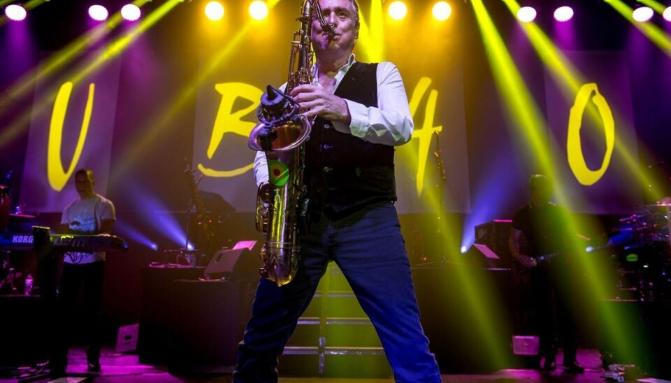 UB40 saxofonisten Brian Travers døde søndag aften efter en heroisk kamp mod kræft i hjernen. UB40 saxofonisten Brian Travers døde søndag aften efter en heroisk kamp mod kræft i hjernen.
