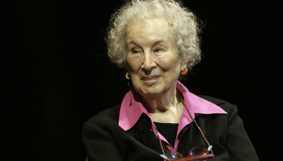 Margaret Atwood lagde i oktober vejen forbi Danmark, hvor hun 27. oktober modtog H.C. Andersen Litteraturprisen i musikhuset Odeon i Odense. Det var ottende gang, at prisen blev uddelt.