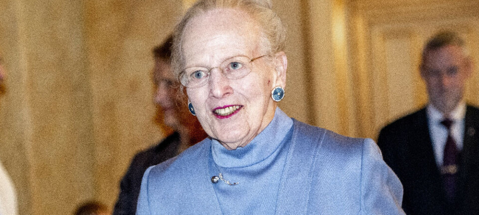 Margrethe deler millioner ud