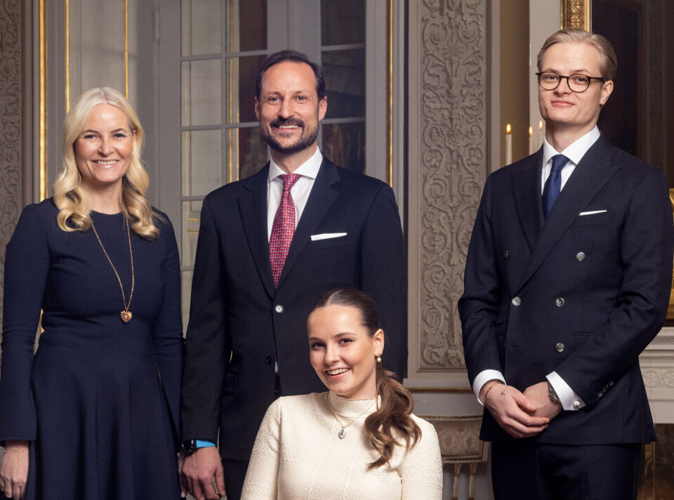 Marius Borg Høiby ses her sammen med sin mor, kronprinsesse Mette-Marit, sin pap-far kronprins Haakon og sin halvsøster prinsesse Ingrid Alexandra.