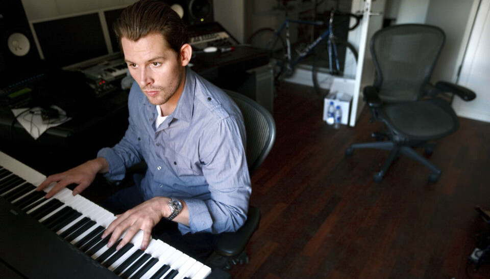 Rasmus Seebach har storhittet, siden han brød frem i 2009. - Jeg har aldrig kunnet regne det helt ud. Men det, der har vægtet tungest for mig, når jeg har arbejdet med musik, er at skrive fra hjertet om alle de følelser, jeg går igennem i mit liv, fortæller han.