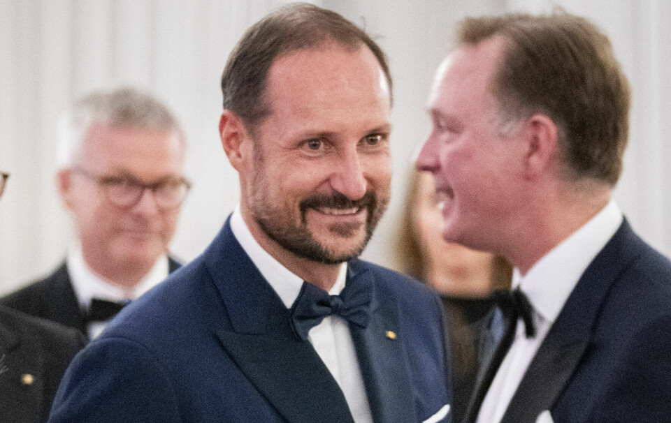 Kronprins Haakon udtrykker tillid til det norske retssystem inden afgangen fra Jamaica.