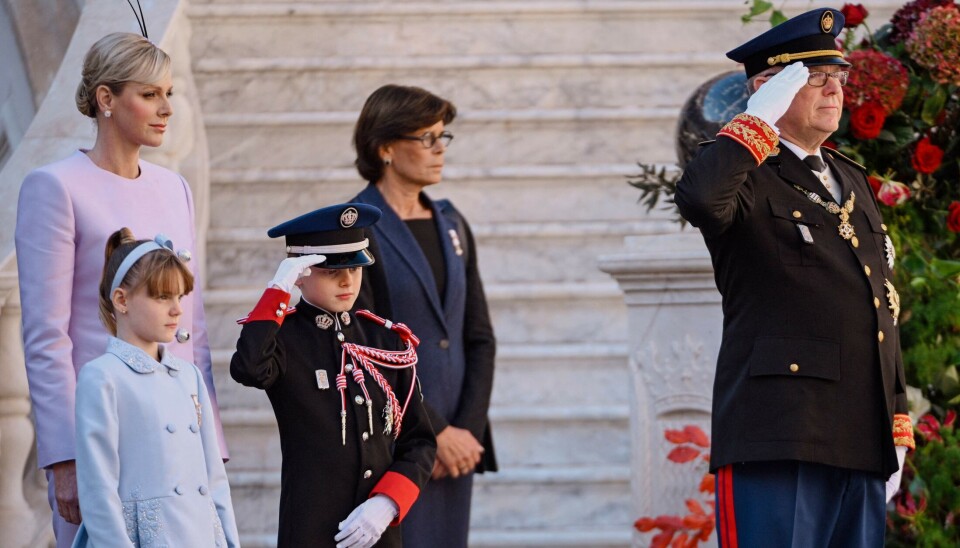 Charlene og Albert ses her sammen med deres nu 9-årige tvillinger prins Jacques og prinsesse Gabriella. Med på billedet er også fyrstens søster, prinsesse Stephanie.