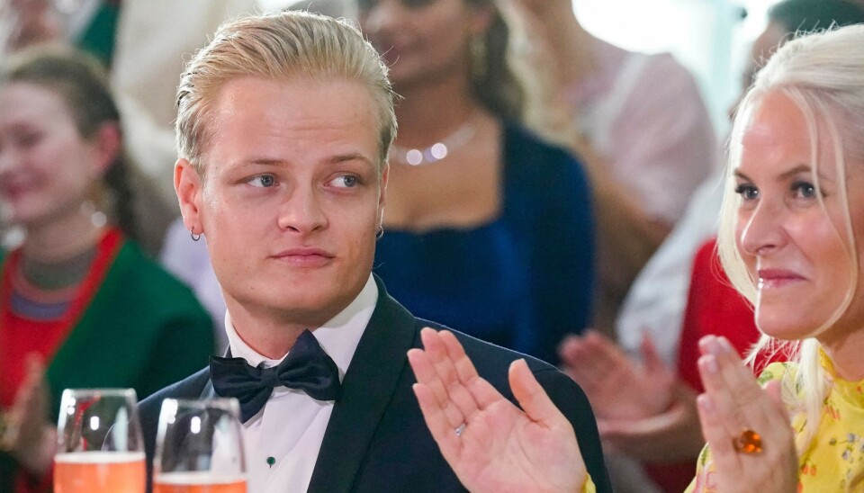 Marius Borg Høiby ses her sammen med sin mor, kronprinsesse Mette-Marit