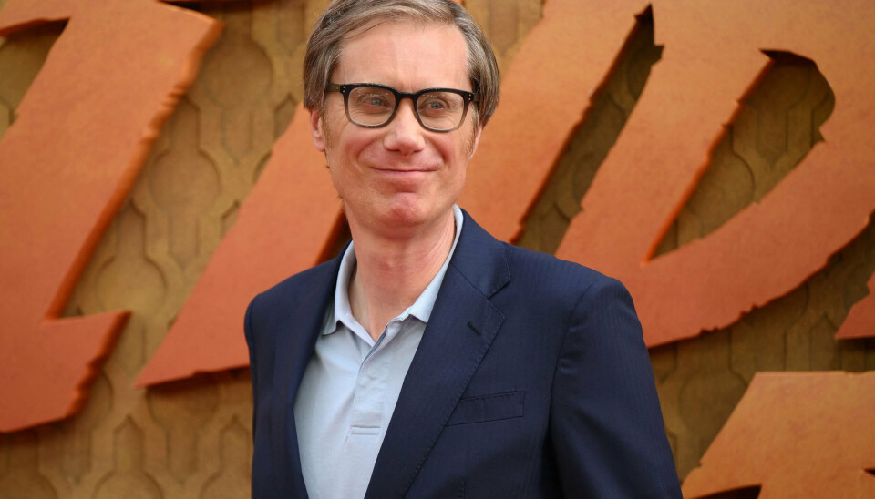 Stephen Merchant skabte tv-serien 'The Office' sammen med Ricky Gervais og var kun 26 år, da første afsnit blev vist i Storbritannien. Søndag den 24. november fylder han 50 år.