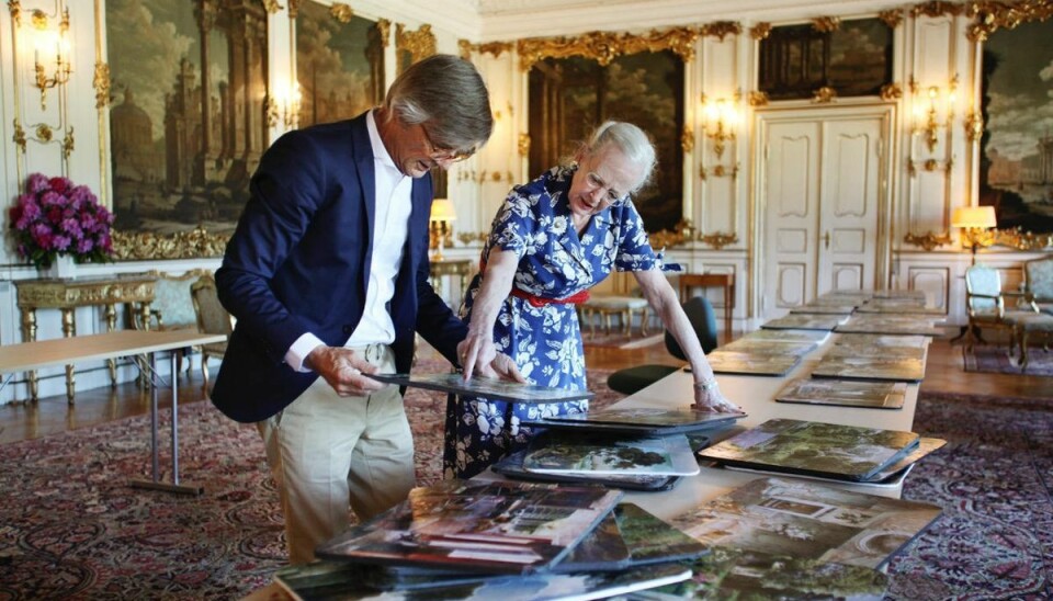 Bille August og dronningen arbejder sammen i kommende Netflix-film, der får premiere i 2023. (PR-foto) Bille August og dronningen arbejder sammen i kommende Netflix-film, der får premiere i 2023. (PR-foto)