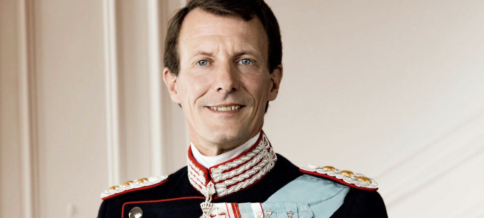 Joachim mødt af spørgsmål i banken