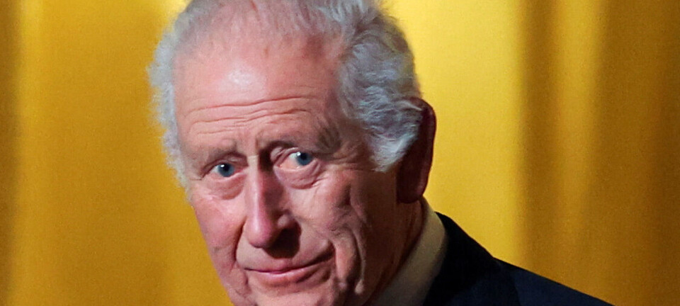 Charles lukker Buckingham Palace ned