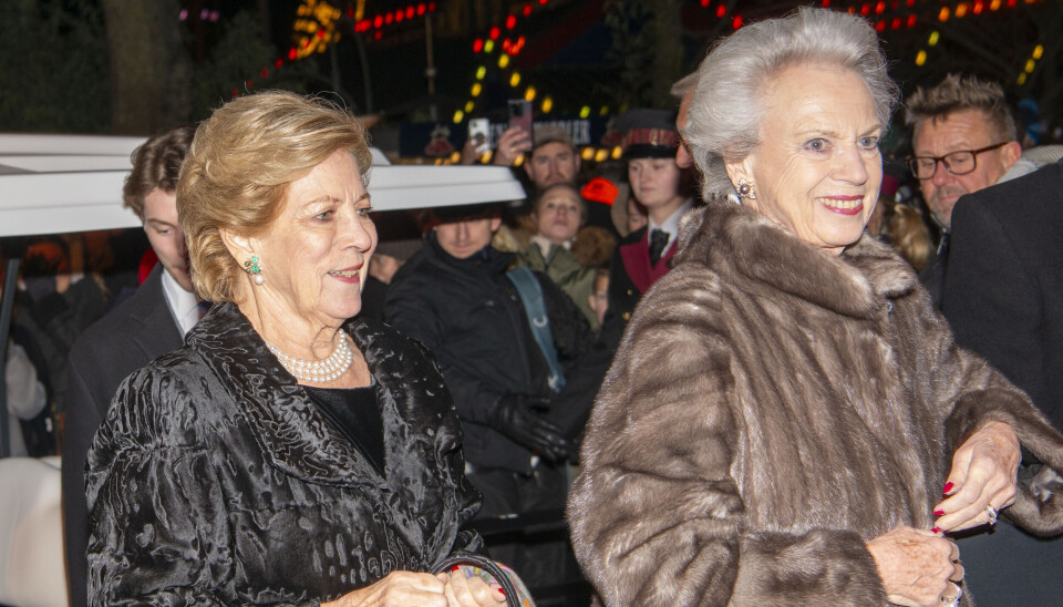 Dronning Anne-Marie og Prinsesse Benedikte var også iført varm vinterpels.