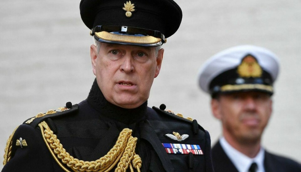 Trods de anklager, der er rettet imod ham, har dronning Elizabeth ingen planer om at tage titlen af æresoberst i the Grenadier Guards fra prins Andrew.