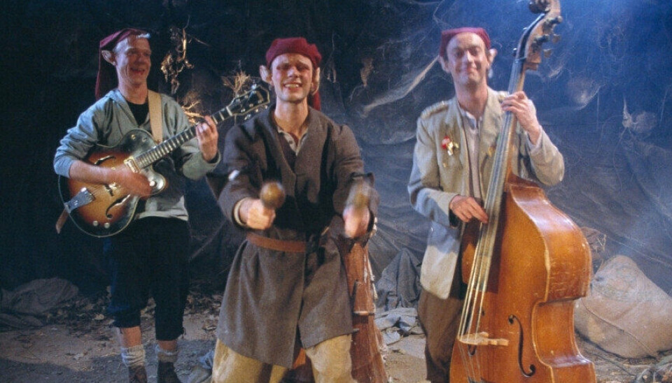 Det er satiretrioen 'De Nattergale', der oprindelig står bag 'The Julekalender', som blev sendt på TV 2 første gang i 1991. Her spillede Carsten Knudsen (til venstre), Viggo Sommer (i midten) og Uffe Rørbæk Madsen (til højre) nisserne Günther, Fritz og Hansi.