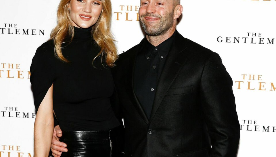 Deler vild nyhed Jason Statham og Rosie Huntington-Whiteley skal være forældre igen.