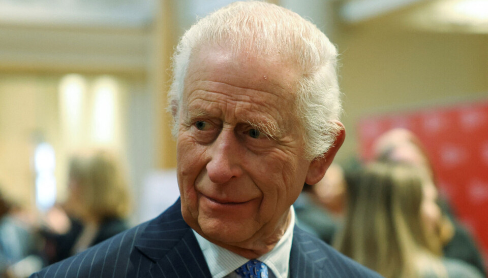 Charles er ifølge sin tidligere butler Grant Harrold en beskeden mand. Han hader ekstravagante og dyre julegaver.