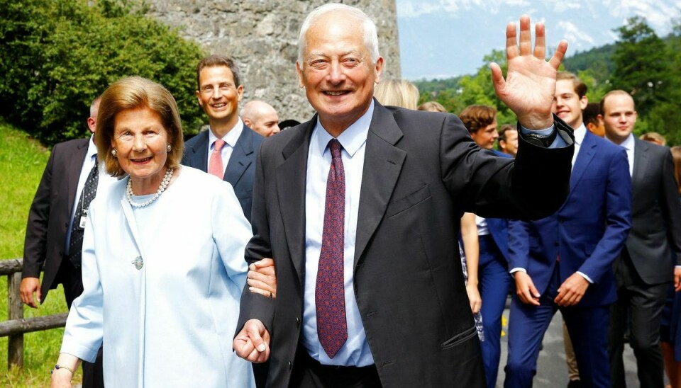 Prinsesse Marie ses her sammen med sin amnd, fyrst Hans Adam II af Liechtenstein. REUTERS/Arnd Wiegmann