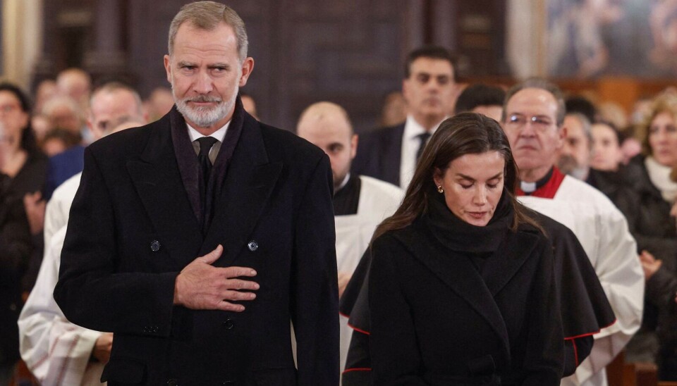 Kong Felipe og dronning Letizia ankommer til mindehøjtideligheden i katedralen i Valencia.