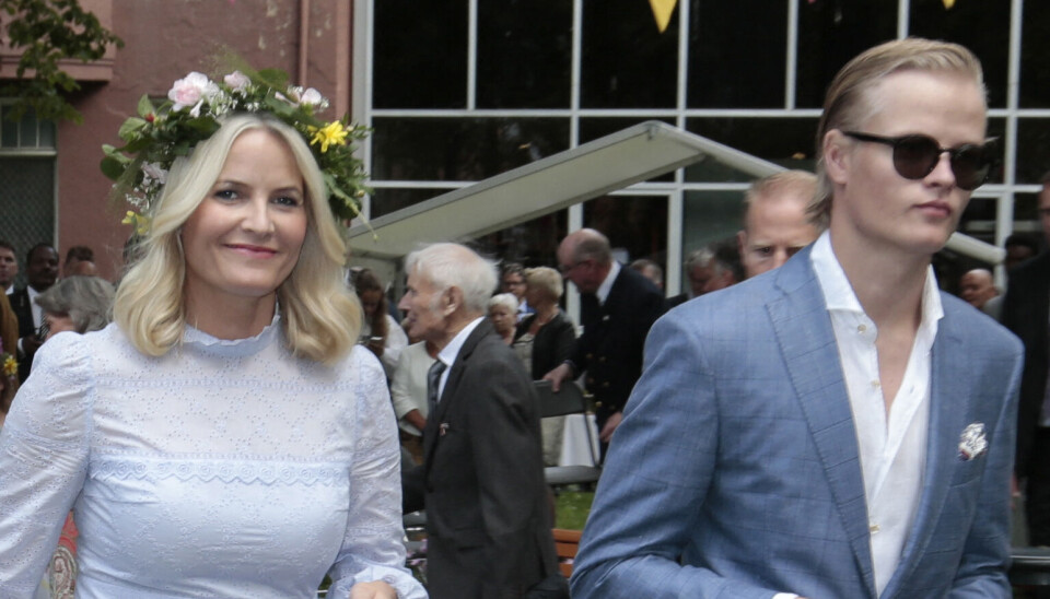 Marius Borg Høiby ses her sammen med sin mor, kronprinsesse Mette-Marit.