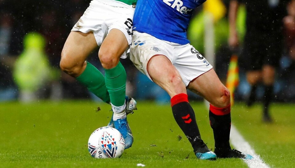 Optaget i 'Hall of Fame': Nu er han død Glasgow Rangers i blåt har haft mange hårde kampe mod Celtic i grønt og hvidt. I 12 år var Alistair “Ally” Dawson en vigtig brik for Rangers. Nu er han død 65 år gammel.
