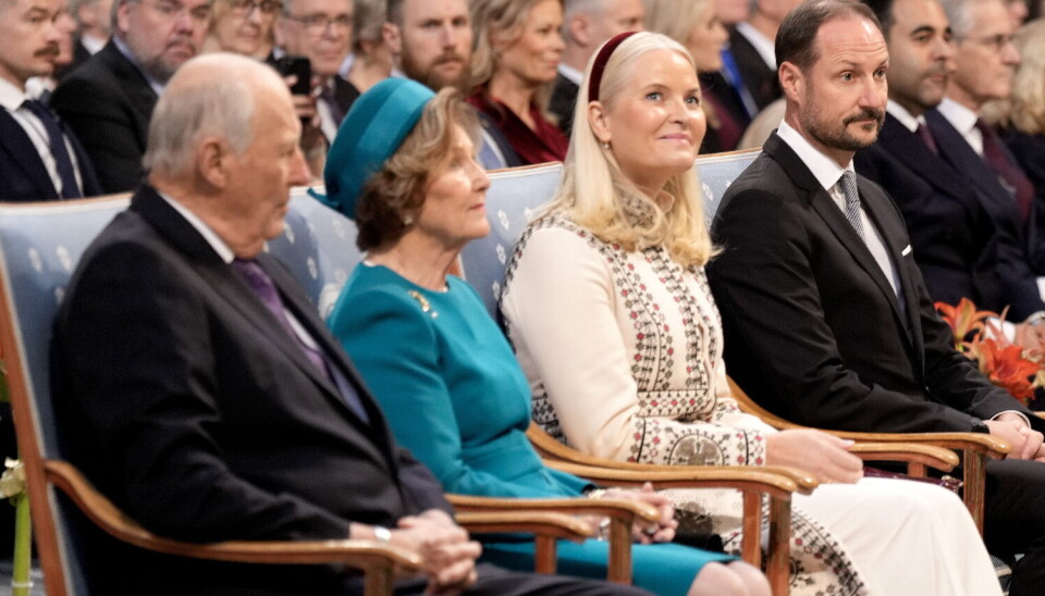 Kong Harald og dronning Sonja ses her sammen med kronprins Haakon og kronprinsesse Mette-Marit
