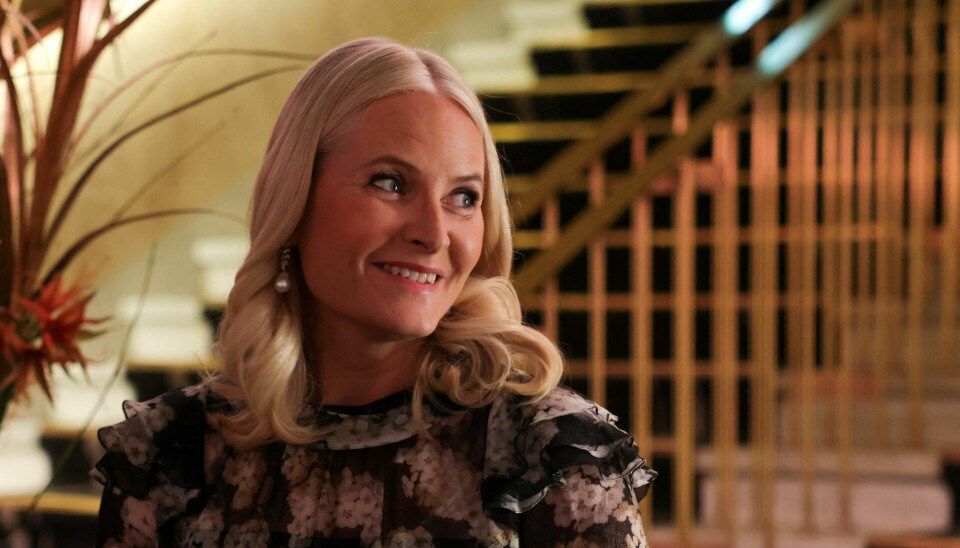 Mette-Marit fældede en tåre under et officielt besøg tirsdag.