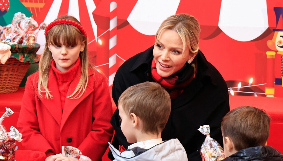 Fyrstinde Charlene ses her sammen med sin 10-årige datter prinsesse Gabriella under festlighederne på paladset onsdag.
