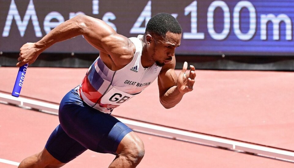 Chijindu Ujah, der var med på det britiske 4x100 meter stafethold, der vandt sølv ved OL i Tokyo er blevet suspenderet for doping. Nu står briterne til at miste deres medalje. Chijindu Ujah, der var med på det britiske 4x100 meter stafethold, der vandt sølv ved OL i Tokyo er blevet suspenderet for doping. Nu står briterne til at miste deres medalje.