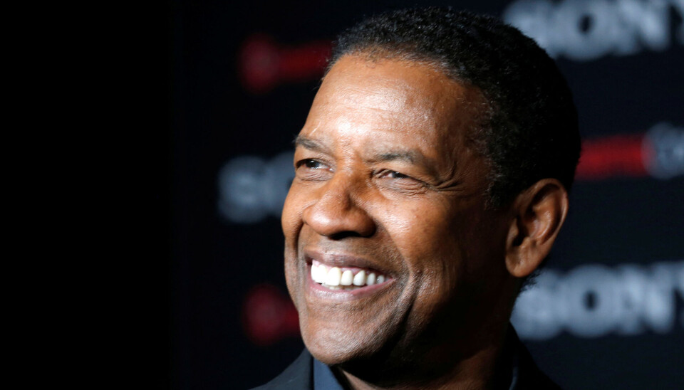 Hollywood-stjernen Denzel Washington kan nu også skrive certificeret præst på sit cv.