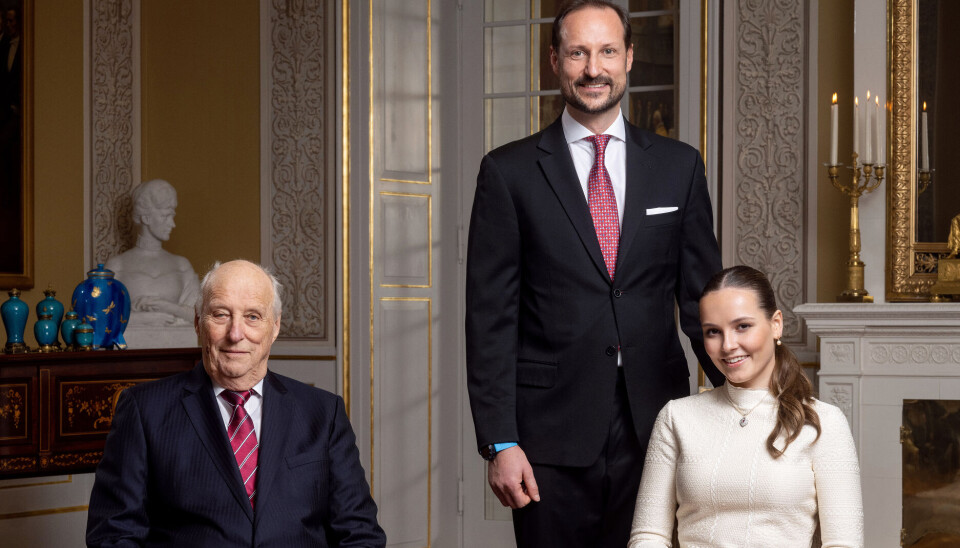 Tre generationer. Prinsesse Ingrid Alexandra ses her sammen med sin farfar, kong Harald, og sin far, kronprins Haakon.