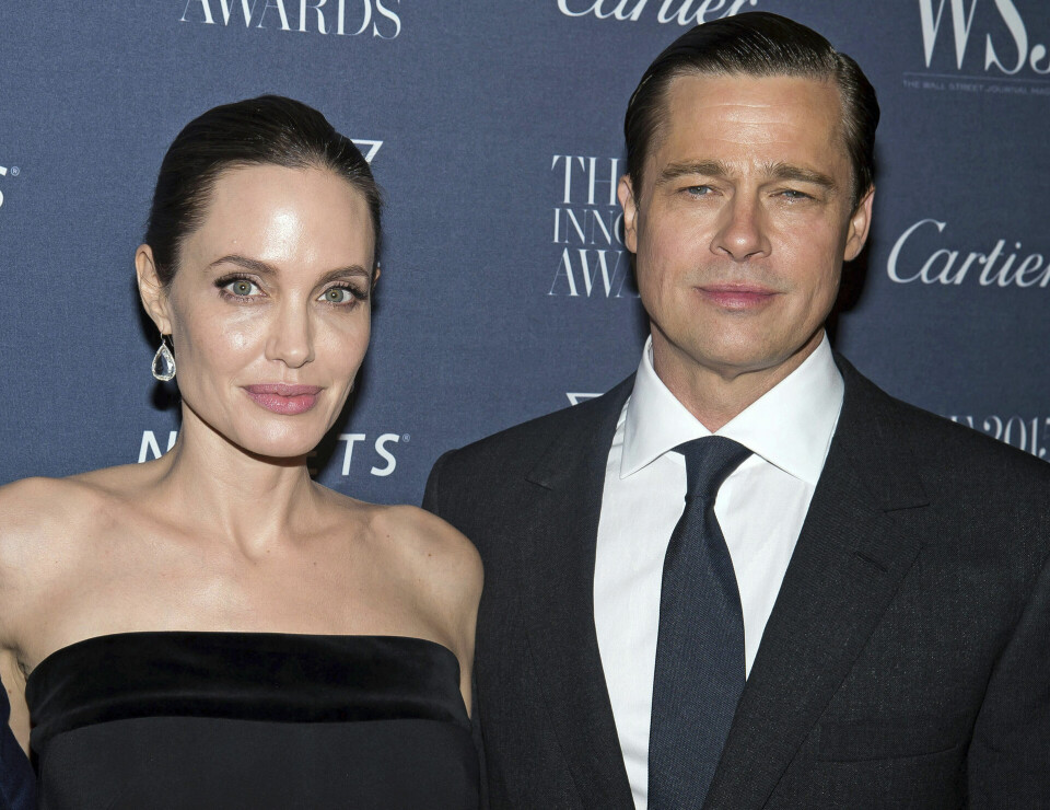 Efter otte års intens juridisk kamp er Brad Pitt og Angelina Jolie blevet skilt.