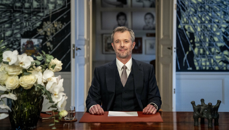 Kong Frederik holder sin første nytårstale fra Amalienborg.