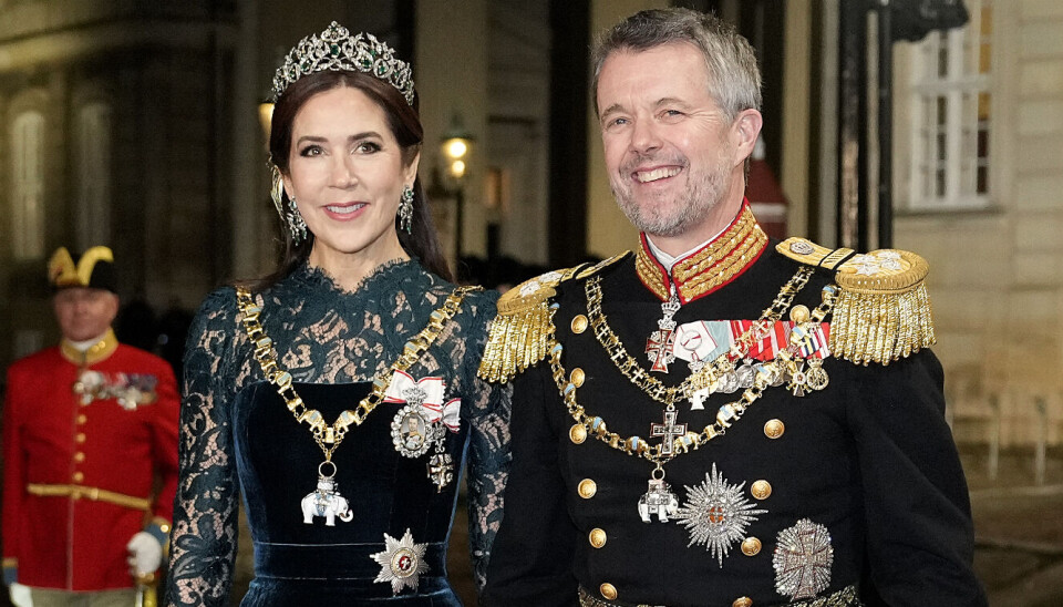Dronning Mary og Kong Frederik ankommer til Kongeparrets nytårskur og nytårstaffel i Christian VII's Palæ på Amalienborg onsdag aften