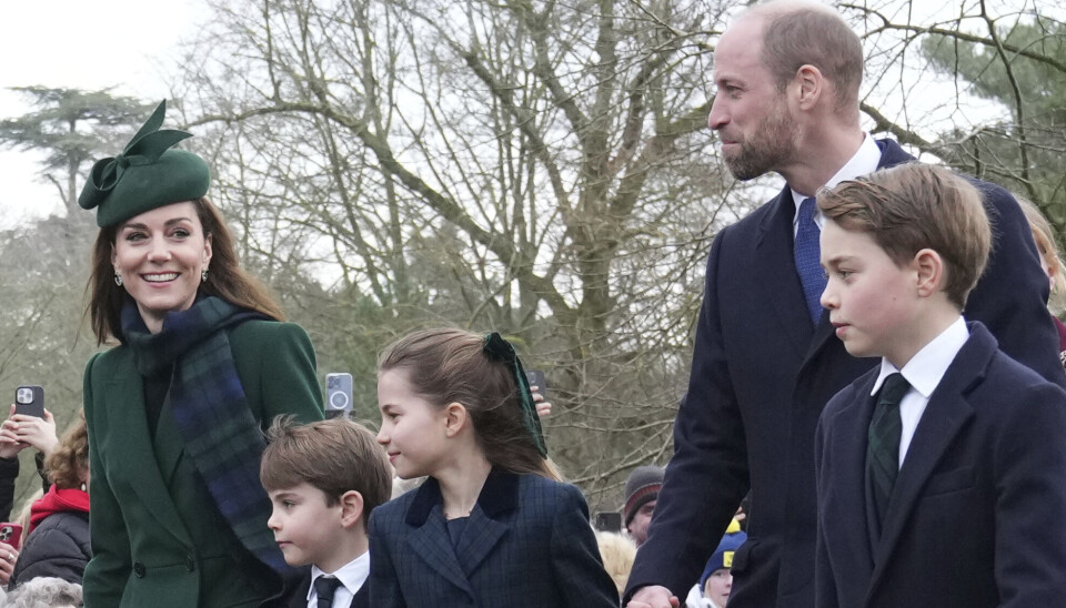William og Kates ses her i julen sammen med deres tre børn, 11-årige prins George, 9-årige prinsesse Charlotte og prins Louis på 6 år.