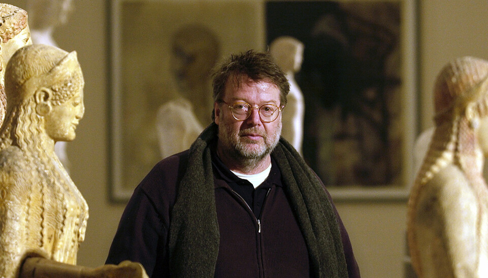 Peter Brandes var særligt kendt for sine udsmykninger af kirker i Danmark og udlandet. Her ses han i 2002 på Statens Museum for Kunst.