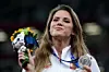 Maria Andrejczyk har solgt sin OL-medalje for en god sag.