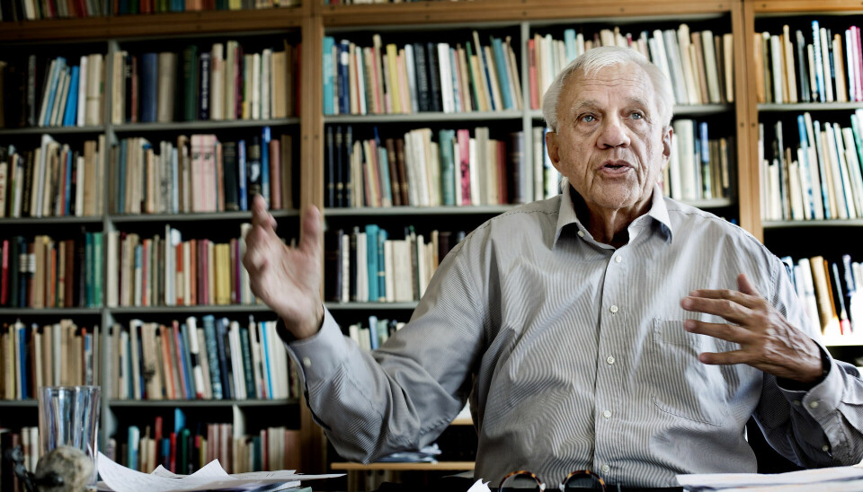 Knud Heinesen er død.