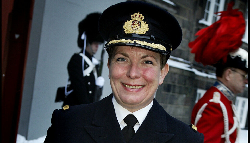 Annemette Ruth kom ind i en mandsdomineret verden, da hun søgte job i Forsvaret. Hun endte med at arbejde der hele sin karriere. Billedet er fra 2003 under en nytårskur hos dronning Margrethe. Annemette Ruth fylder 70 år den 9. januar.